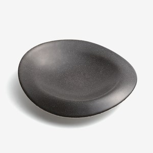 WAGA 弧曲霧灰 23cm 不規則陶瓷淺盤｜黑｜單品